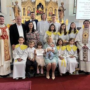 Vlč. Tušek krstio Stjepana, osmo dijete u obitelji Matijaščić